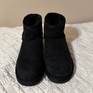 UGG Classic Mini Boot